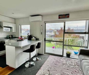 Stylish 2BR Apt in St Albans **Unfurnished** - Photo 2