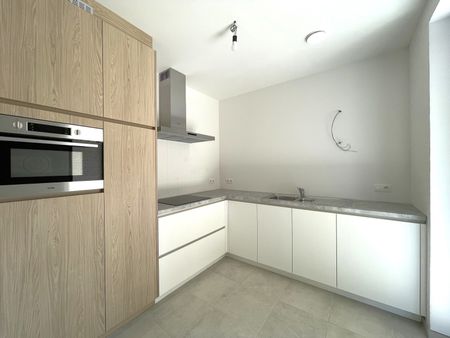 GELIJKVLOERS APPARTEMENT MET 2 SLPK EN ZUID-OOST TERRAS - Photo 4
