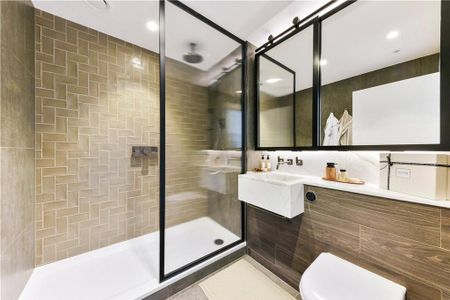 3 bedroom flat to rent - Photo 5