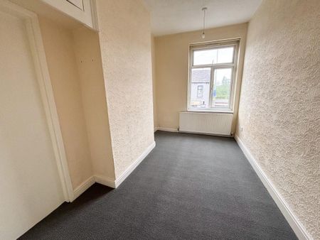 3 bedroom flat to rent - Photo 3