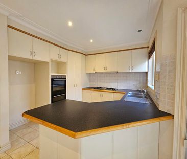 Charming Townhouse - 2 Bedrooms + Study - Photo 6