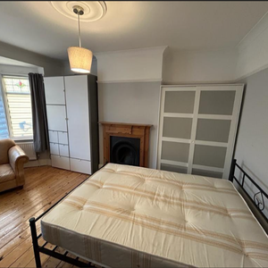 1 bedroom in a house share to rent - Photo 2