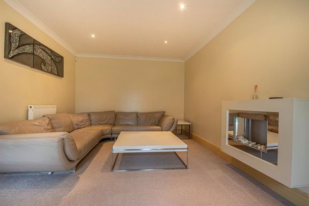 5 bedroom detached house to rent - Photo 1