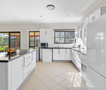 Impressive Space & Lifestyle – 3-Bedroom House for Lease in Oakville - Photo 5