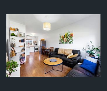 Neat and Tidy Ground Floor Unit - Photo 3