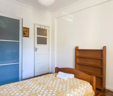Room for rent in 3-bedroom apartment in Belém, Lisbon - Photo 5