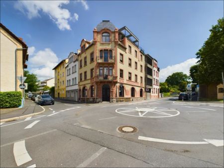 Mit viel Liebe zum Detail: modernisierte 3 Zimmer Altbauwohnung mit EBK in unmittelbarer Mainnähe - Photo 2