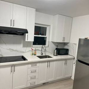 $1,200 1B+1B for rent in Kensington Market (Toronto) - Photo 2