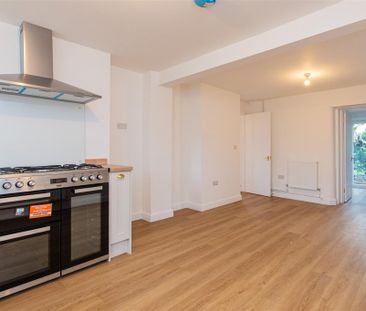 3 bed House To Let - Photo 2