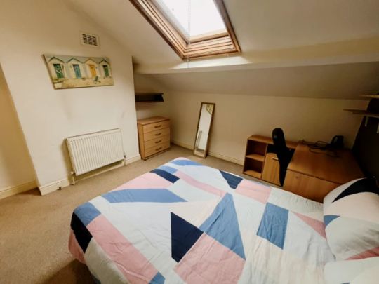 5 bedrooms 3 bathrooms - Photo 1