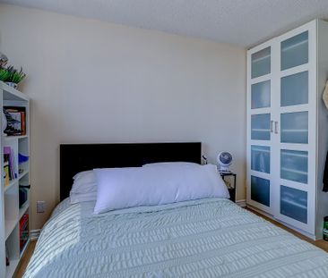 For Lease - 35 Kingsbridge Garden Circle Unit# 403, Mississauga, On... - Photo 4