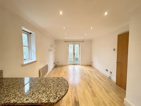 2 Bedroom Flat - Purpose Built To Let - Photo 5