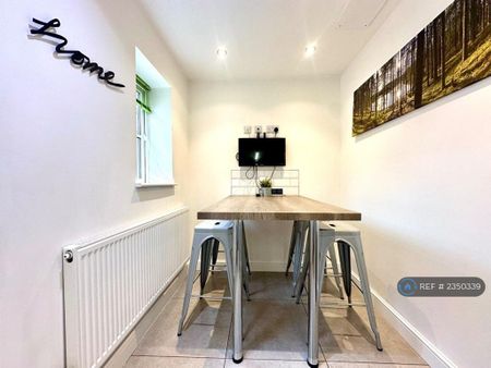 3 bedroom terraced house to rent - Photo 4