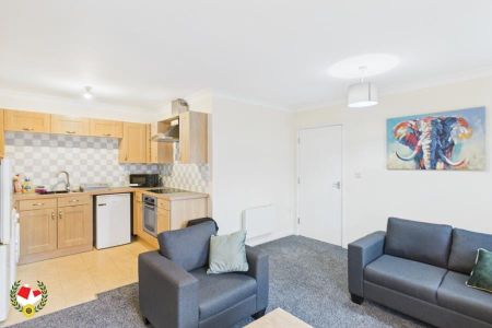 Alexandra House, Pillowell Drive - Photo 2