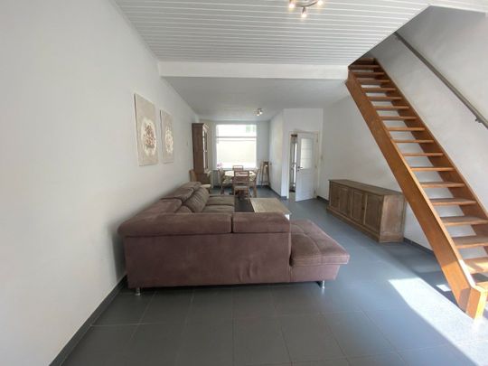 Ruime stadswoning met 3 slaapkamers te Ieper - Photo 1