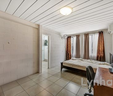 Upstairs and Downstairs Living - Photo 2