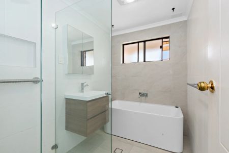 Four-Bedroom House - Photo 4