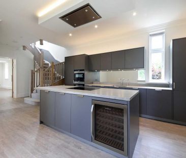 4 bedroom semi-detached house to rent - Photo 4