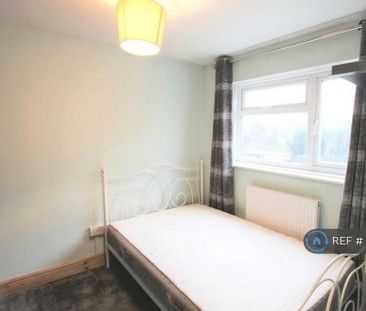 4 bedroom semi-detached house to rent - Photo 5