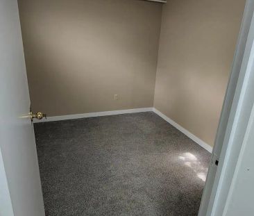Clean and Spacious 3+1 Bedroom, 2-Bath House in Penbrooke Meadows —... - Photo 6