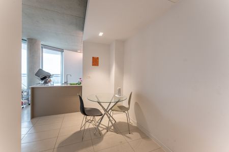 Room in a Shared Flat, Siemens Brothers Way, E16 - Photo 2