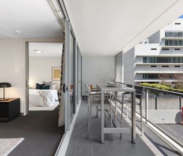 Stylish Modern Living in the Heart of Alexandria - Photo 2