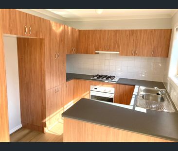 2/16 Anama Street, Greensborough, Vic 3088 - Photo 2