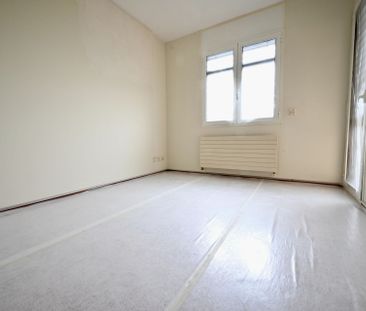 Top floor flat with stunning open views of the lake - Photo 6