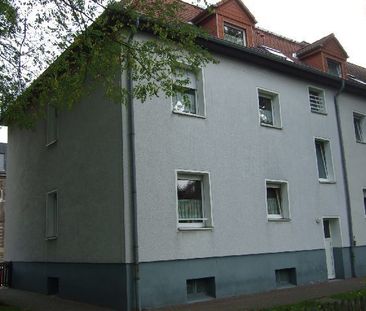 Tolle Dachgeschosswohnung mit großzügigem weißen Bad - Photo 1