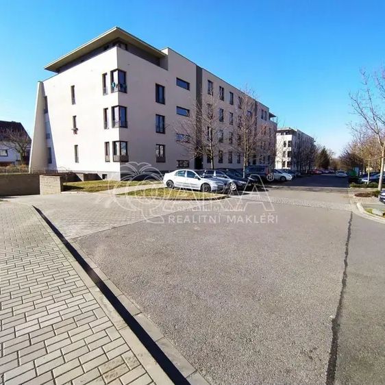 Pronájem 1+kk v žádané lokalitě Chrudim Na Špici - Photo 1