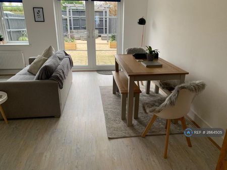 3 bedroom semi-detached house to rent - Photo 3