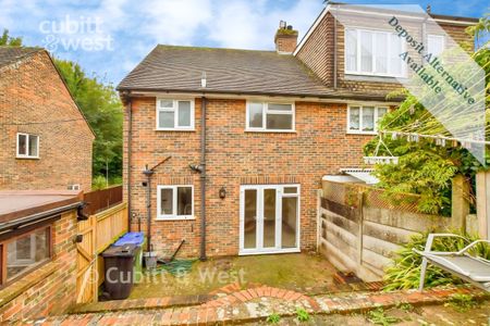 3 bedroom semi-detached house to rent - Photo 5