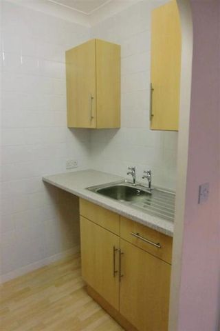 1 bedroom retirement property to rent - Photo 3