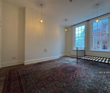 1 bedroom in a flat share to rent - Photo 2