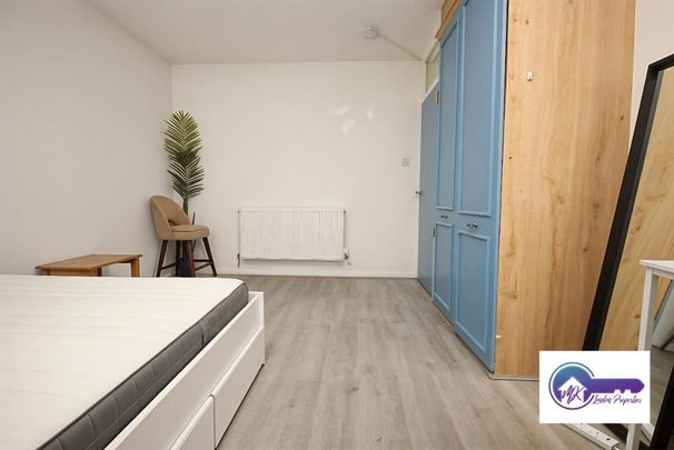 3 Bedroom Flat To Rent - Photo 1