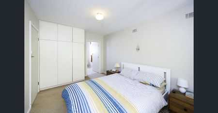 Furnished One Bedroom Apartment In Great Location ! - Photo 4