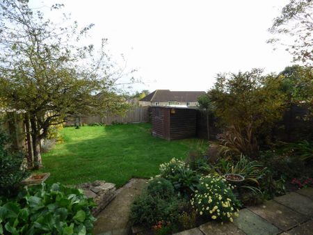 3 bedroom detached house to rent - Photo 2