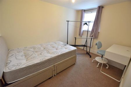 3 bedroom apartment to rent - Photo 4