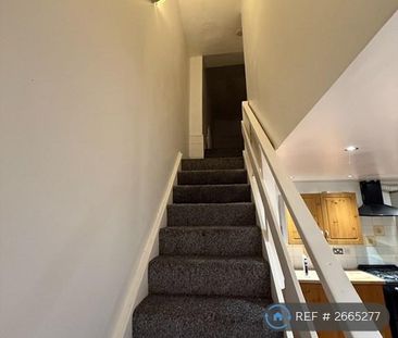 2 bedroom end of terrace house to rent - Photo 5