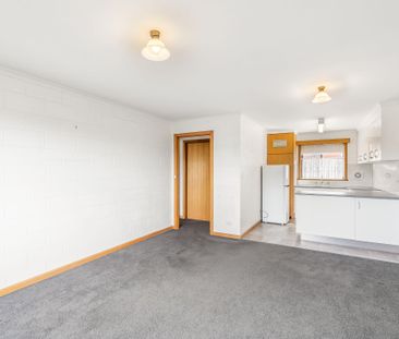 Tidy Two Bedroom Unit, Convenient Location - Photo 4