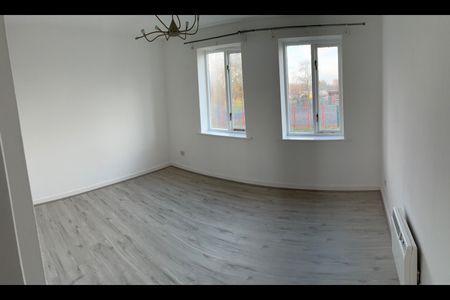 2 Bed Flat, St. Davids Court, M8 - Photo 3