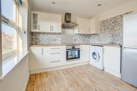 2 bedroom flat to rent - Photo 4