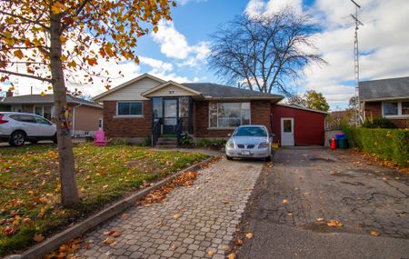 **Charming** 3-Bedroom Home in St. Catharines - Photo 4