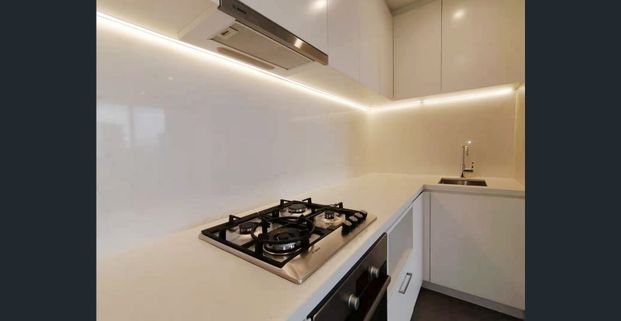 Spacious 2-Bed 2-Bath Apartment with Balcony & Secure Parking in Box Hill - Photo 1