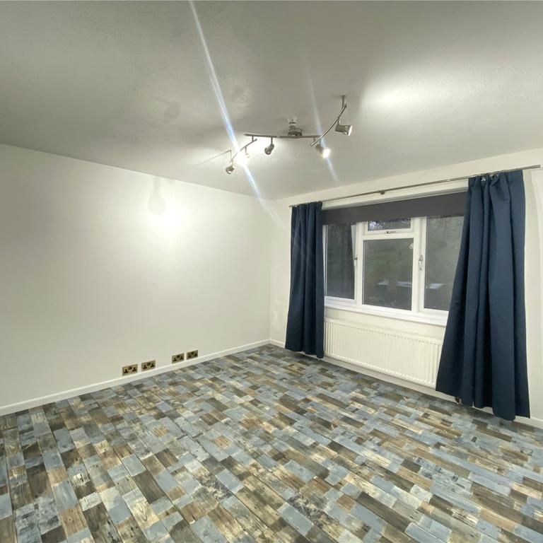 5 bedroom detached house to rent - Photo 1