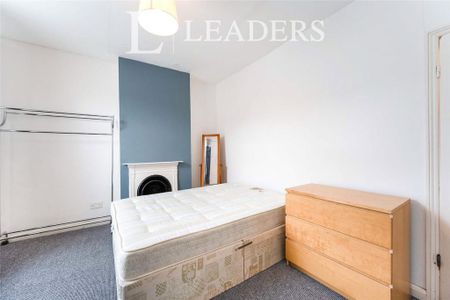 4 bedroom terraced house to rent - Photo 5