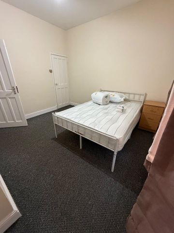 2 Bed Terraced House, Coronation Road, CV1 - Photo 2