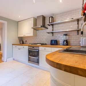 1 bedroom property to rent - Photo 2