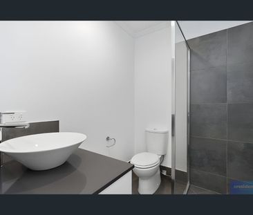 🏡 Comfortable Family Home in a Convenient Morayfield Location - Photo 4