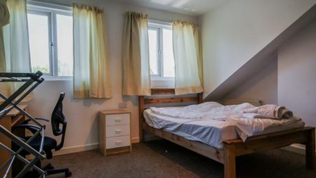 8 bedroom terraced house to rent - Photo 5
